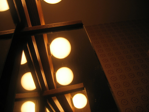 lighted mirror vanity