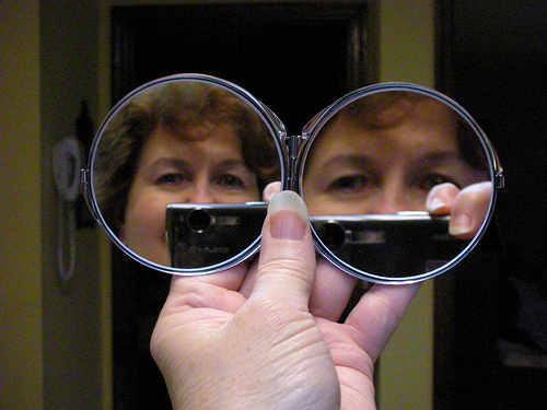 magnifying hand mirror